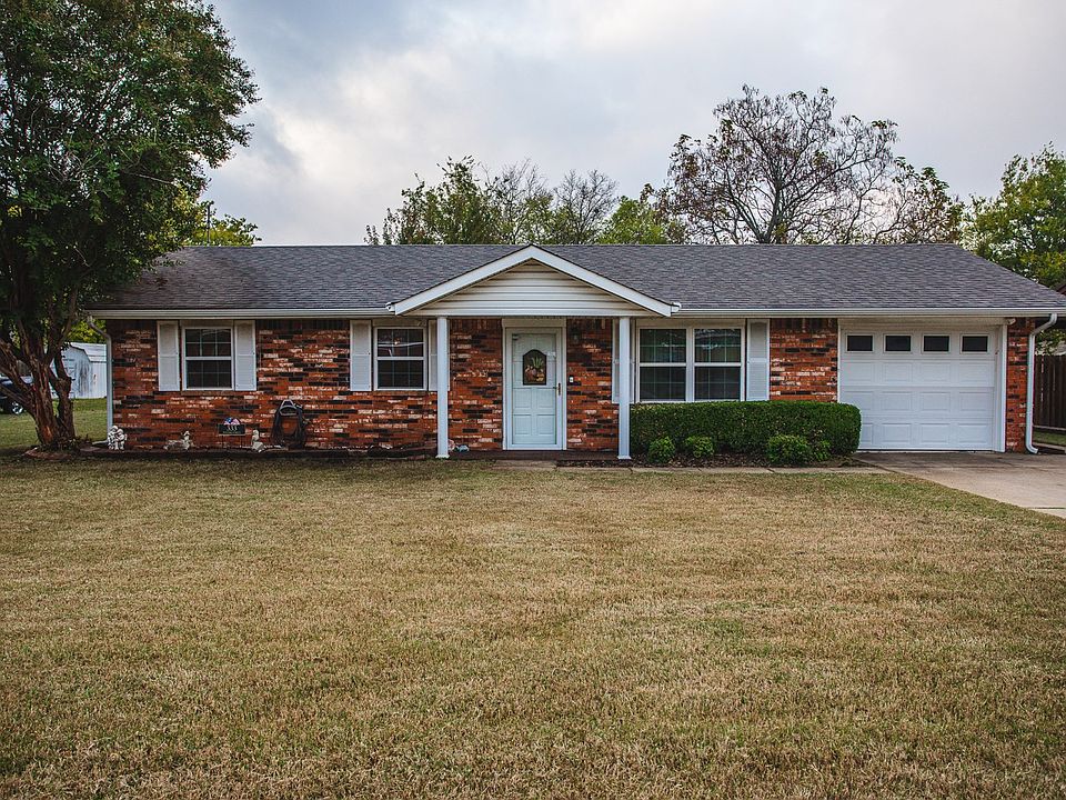 1st image of 333 Wisteria St
