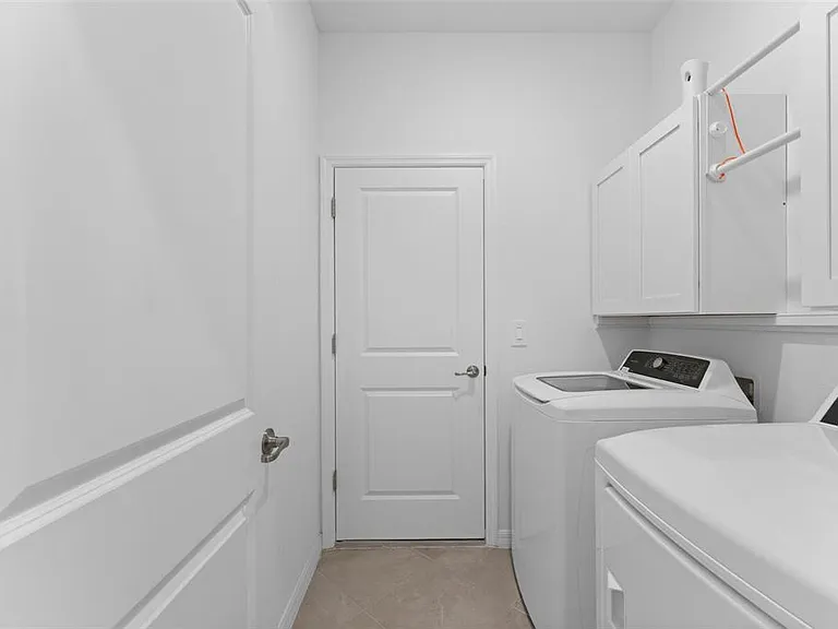 1536 Saddlewood Cir — Photo 40