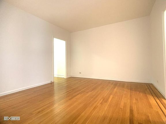 3rd image of 3121 29th St APT 2G