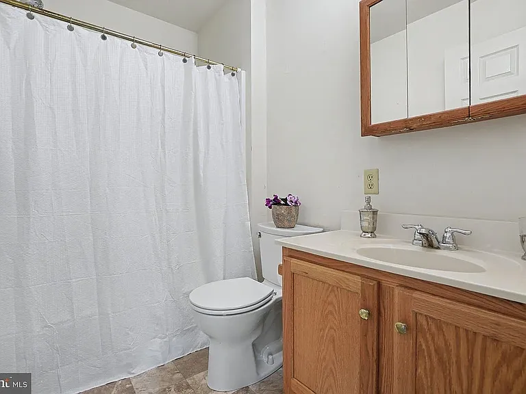 239 G St — Photo 2