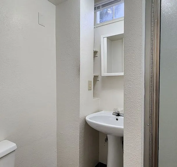 540 Beverly Ave — Photo 21