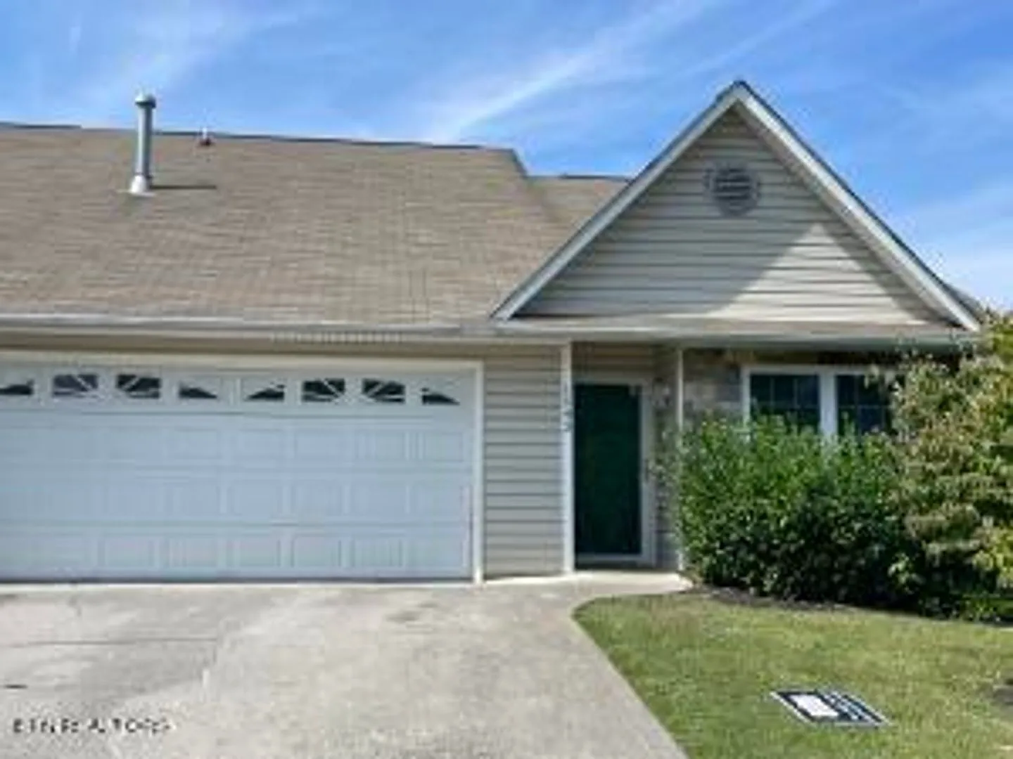 3 bed, 2.0 bath, 1806 sqft, $2,200 — Photo 1