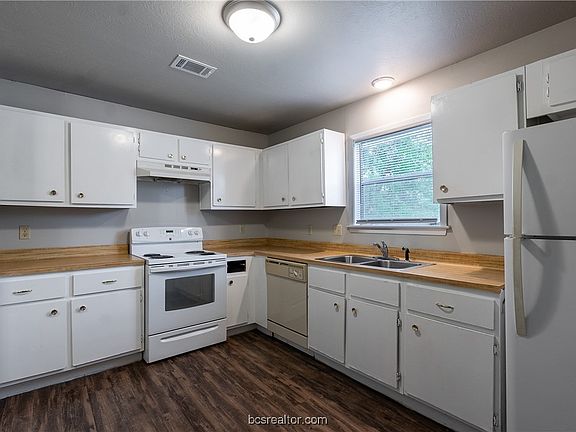 4th image of 1100 Airline Dr