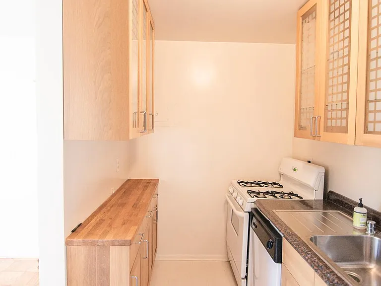 1210 N Taft St #201 — Photo 26