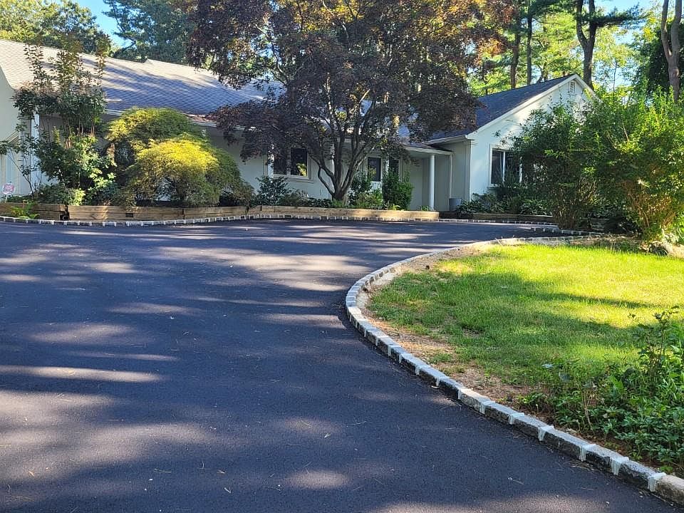 1st image of 3 Dorchester Dr