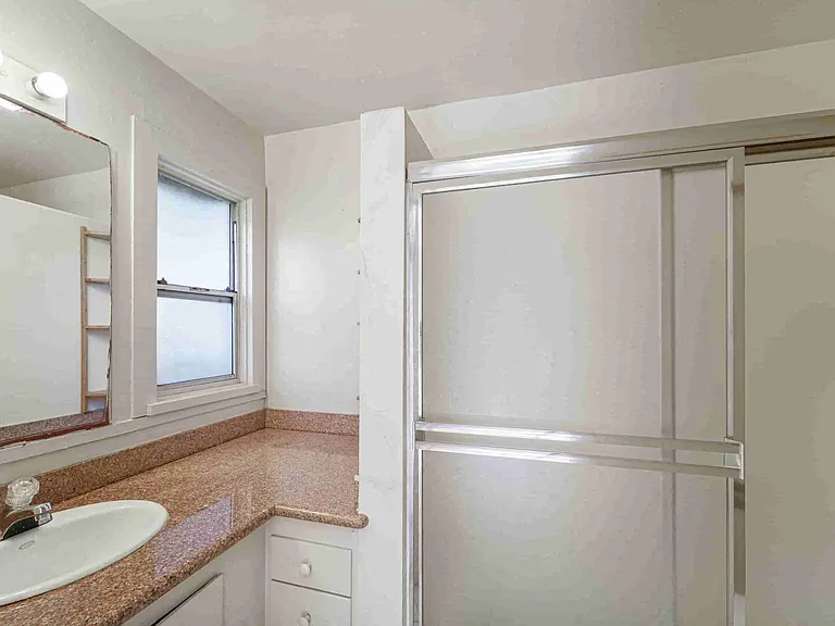 2732 Benvenue Ave — Photo 23