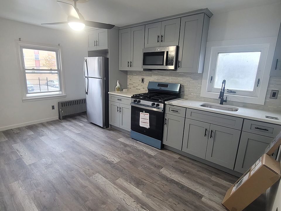 new and renovated kitchen/ dinning room