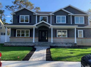 118 Harding St, Massapequa Park, NY 11762