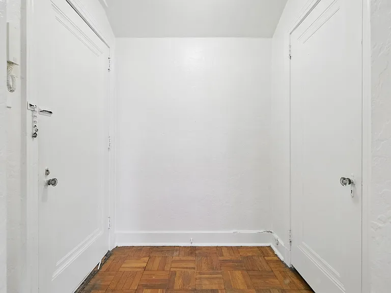 5646 Hobart St #5 — Photo 5