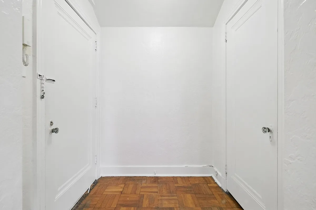 Building Photo - 5646 Hobart St #9