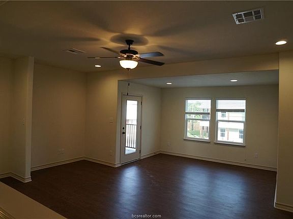 3rd image of 1016 Fairview Ave