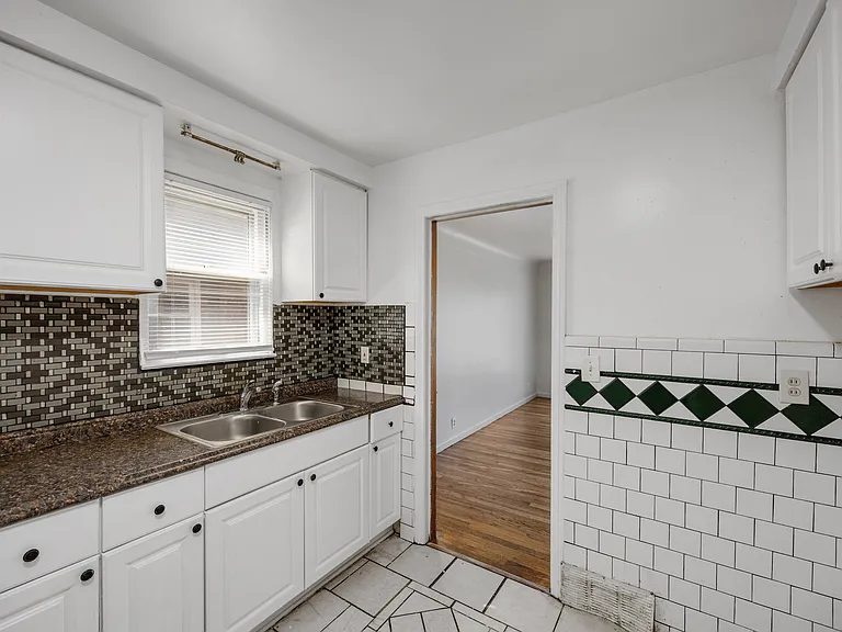 15630 Sprenger Ave — Photo 12