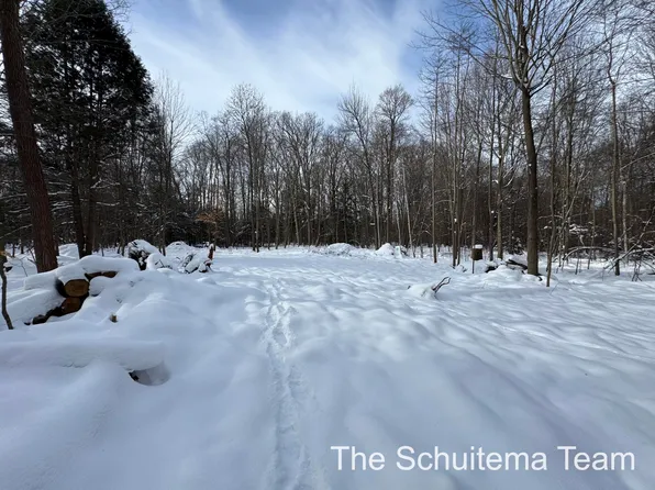 Hickory Rd, Fruitport, MI 49415