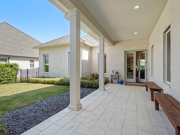 2nd image of 926 S Corniche Du Lac