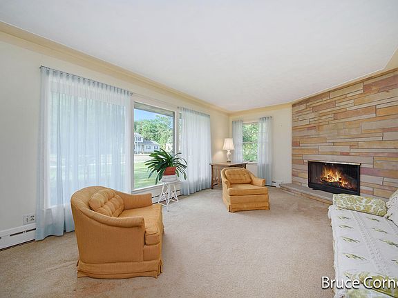 3rd image of 1056 60th St SE