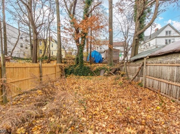 279 Smith St, Newark City, NJ 07106