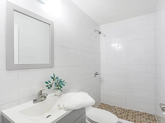 5th image of 1223 Putman Ave #3A