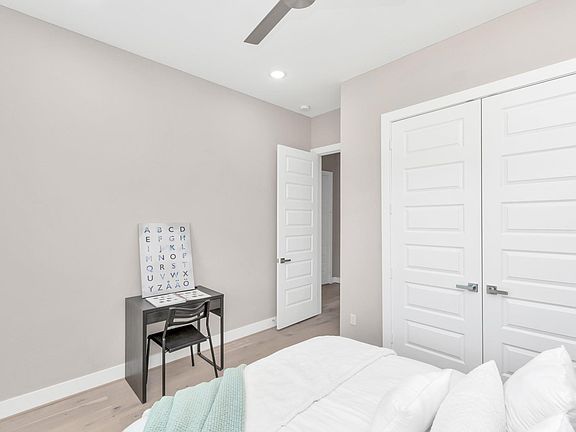 2nd image of 306 Queen Sude Ln