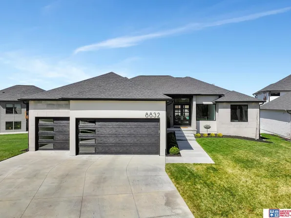 8832 Grey Hawk Ct, Lincoln, NE 68526