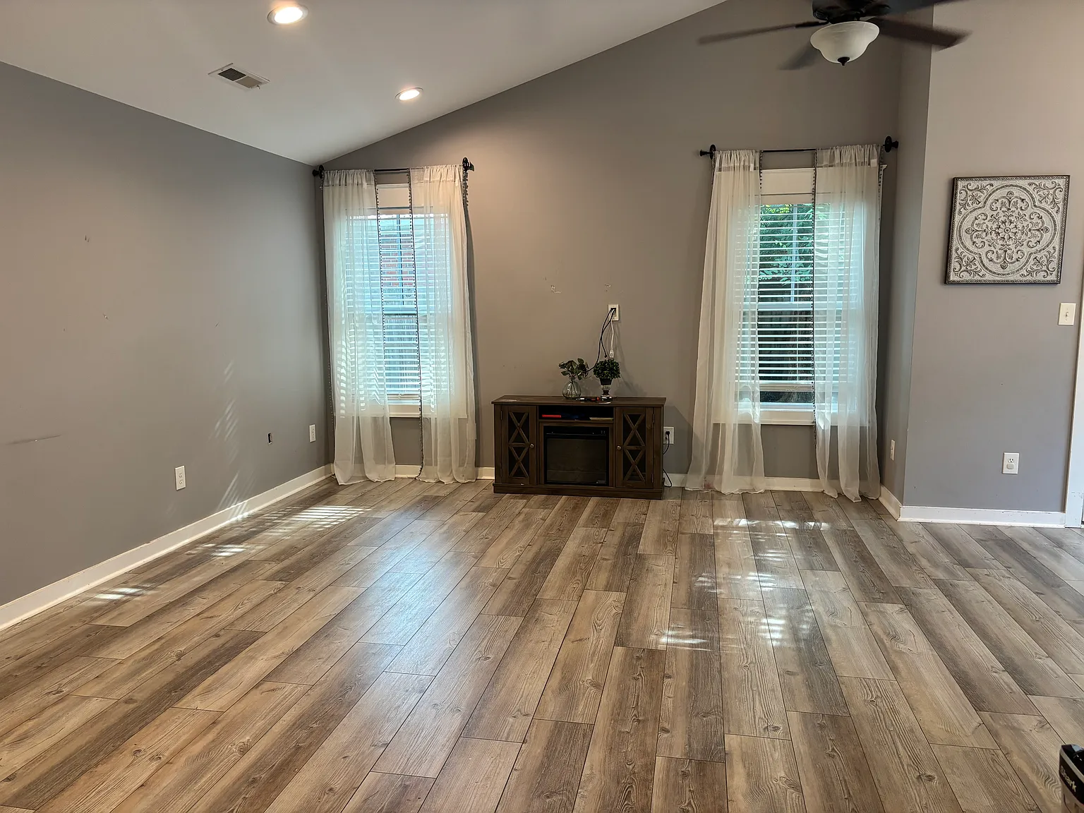 3 bed, 1391 sqft, $1,600 — Photo 2
