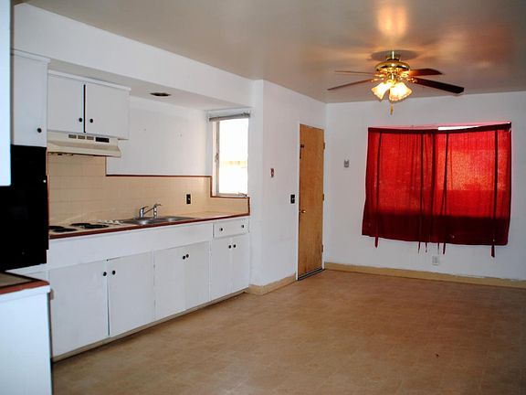 5th image of 9 Cottage Dr