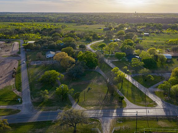 4th image of 2212 FM 466