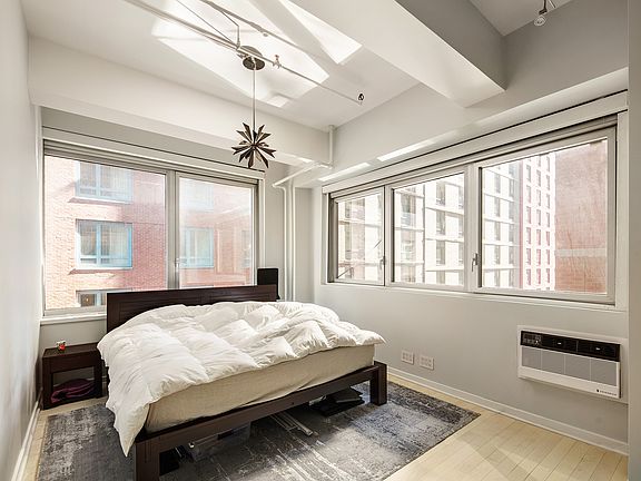 5th image of 347 W 39th St APT 8N