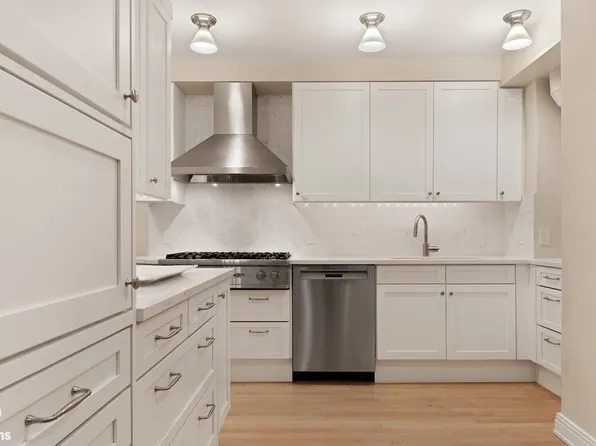 3 East 71st Street image 8 of 14