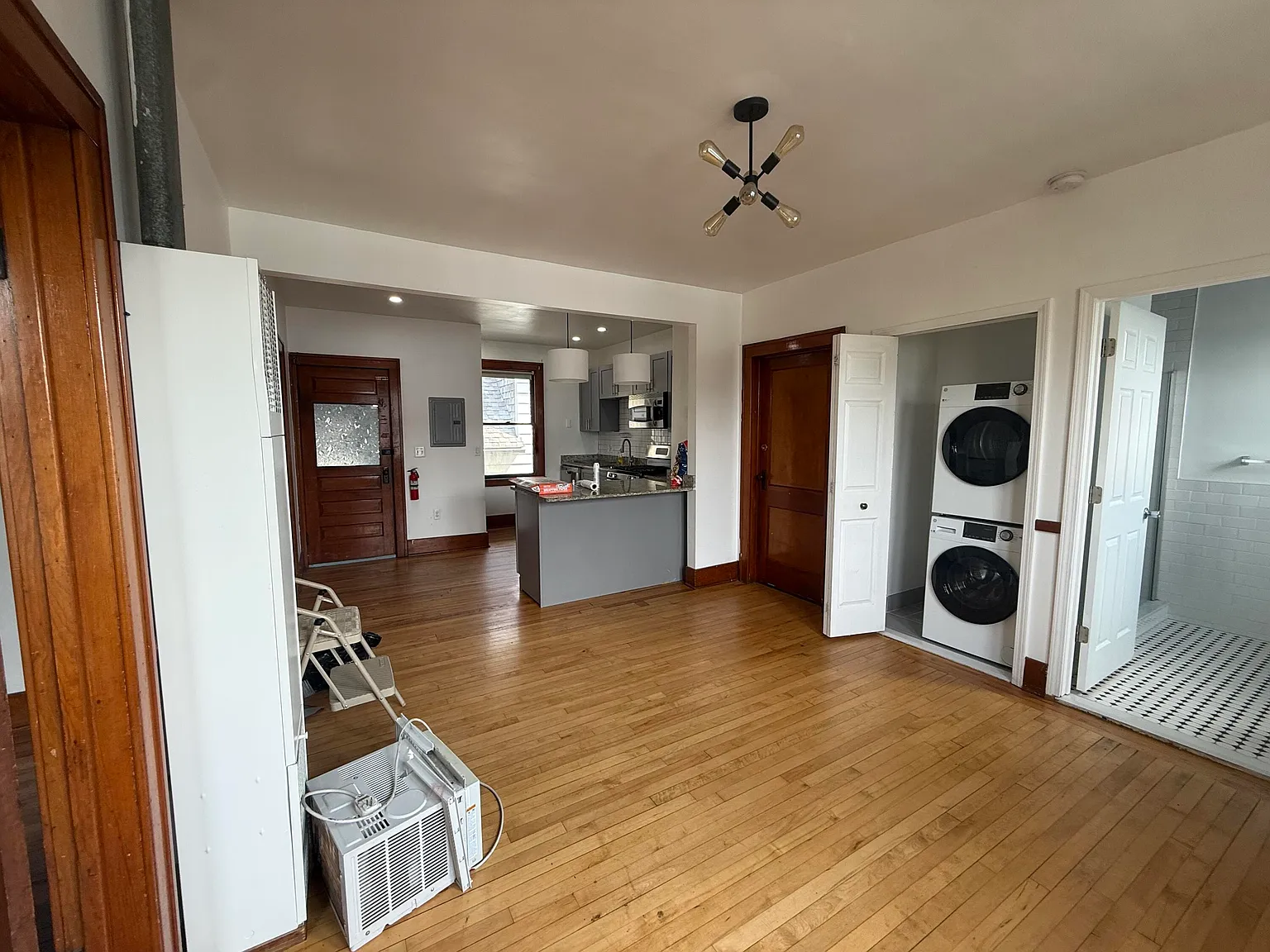 2 bed, 1.0 bath, 600 sqft, $1,200 — Photo 2