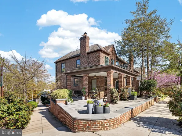2119 Huidekoper Pl NW, Washington, DC 20007