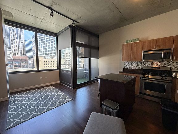 5th image of 235 W Van Buren St Unit 1719