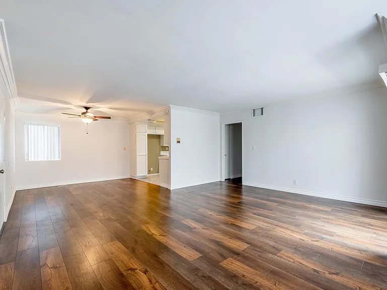 17155 Chatsworth St #7 — Photo 8