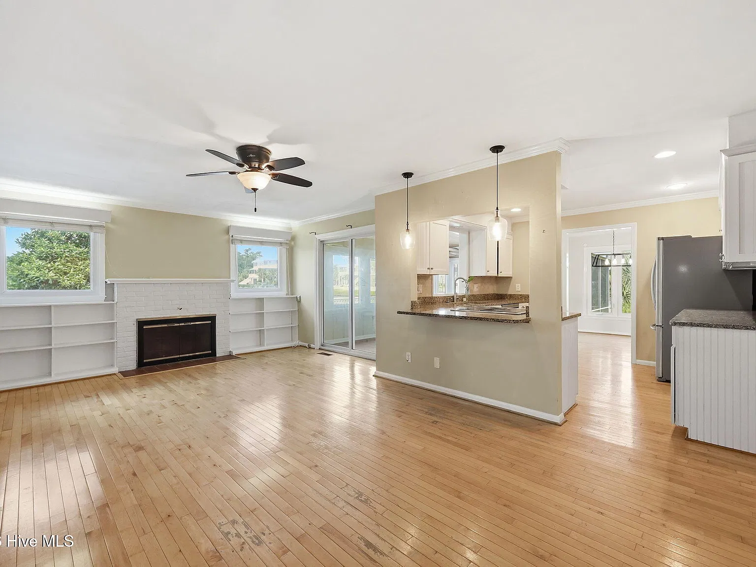4 bed, 3.0 bath, $2,800 — Photo 3