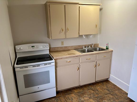 4th image of 25 Elliott St APT B