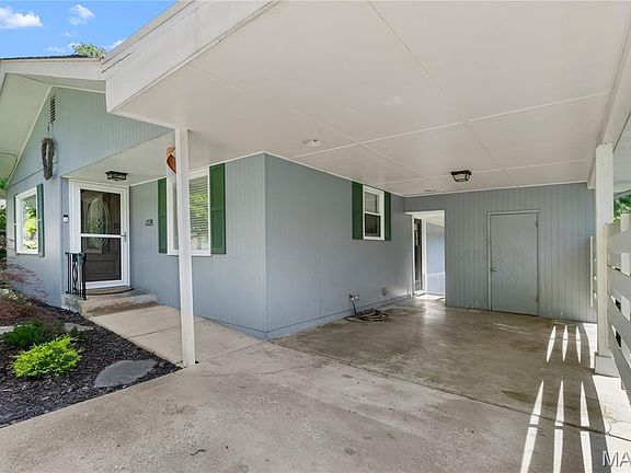 3rd image of 1028 Grand Ave