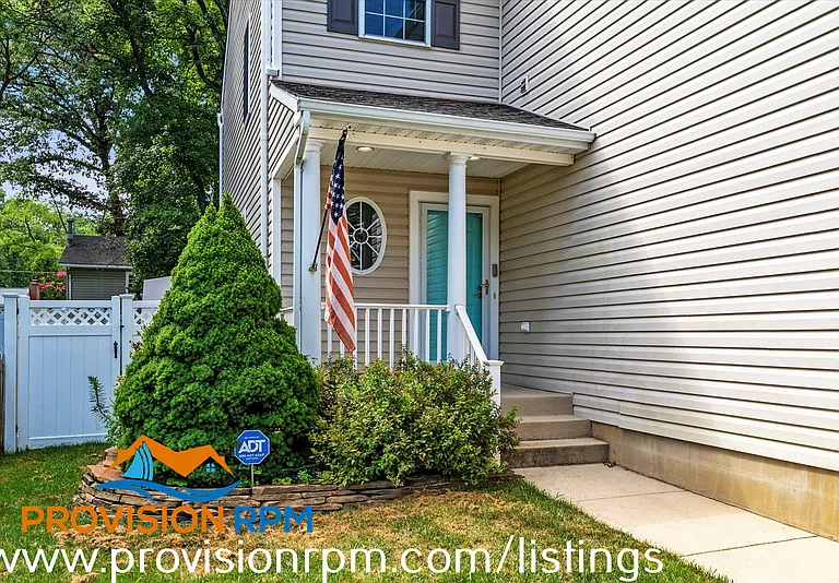 618 Cypress Ln — Photo 4