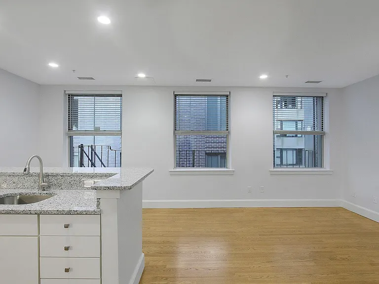 140 Boylston St #8 — Photo 9