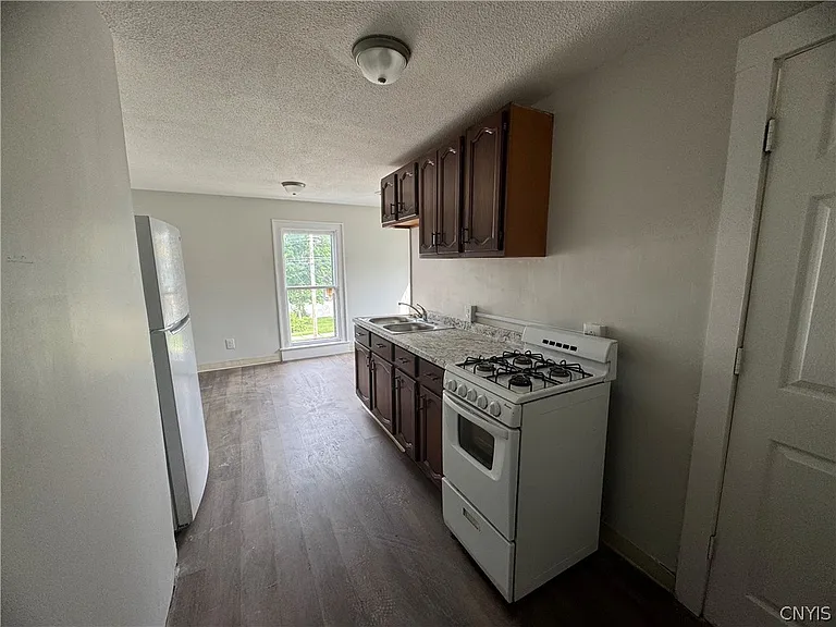 604 Court St — Photo 9