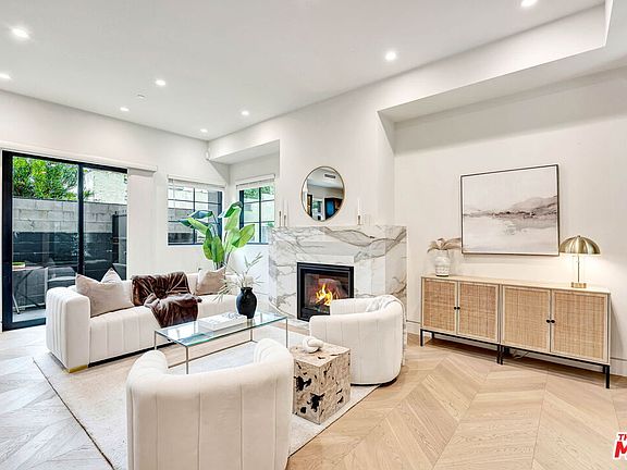 2nd image of 652 Huntley Dr #102