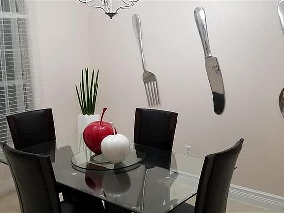 5th image of 912 Poinsettia Ave