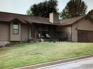 914 Country Side Dr, Webb City, MO 64870