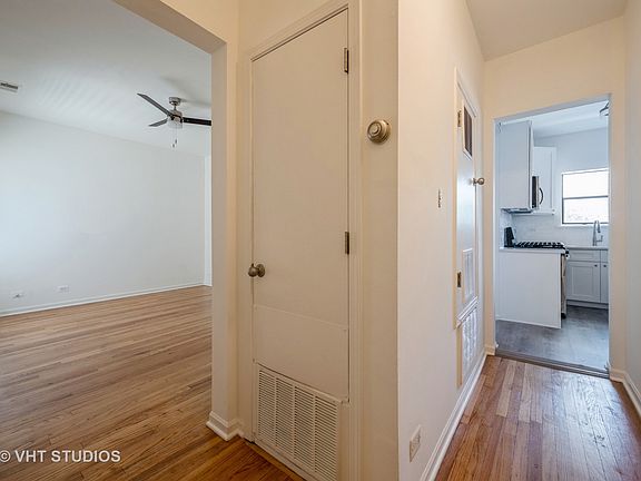 4th image of 4407 N Sacramento Ave APT 1A