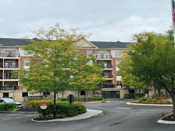 225 Carson Ter, Huntingdon Valley, PA 19006