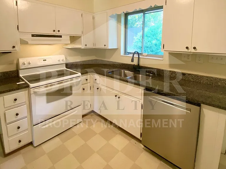 2300 Oakland Dr NW — Photo 6