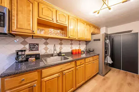2 bed, 1000 sqft, $2,200 — Photo 1