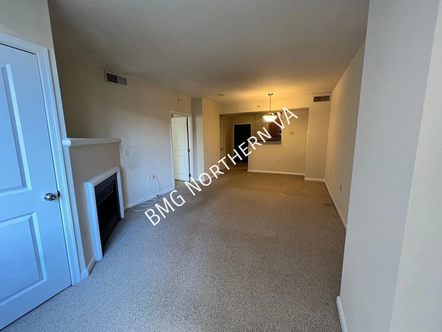 Delightful 1 Bed 1 Bath Condo Unit With Awesome Facilities In Vibrant Continental Community — Photo 3