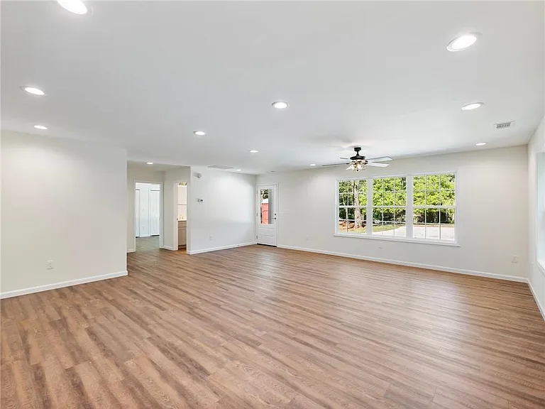 8079 Beachwood Dr — Photo 11