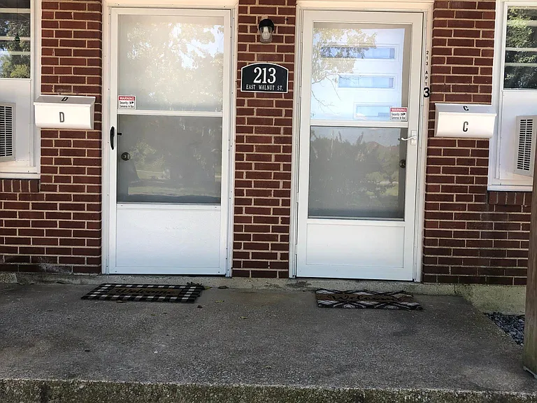 213 E Walnut St #D — Photo 1