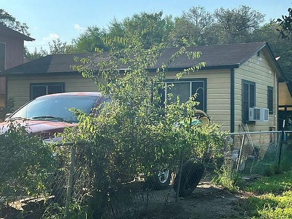 2nd image of 608 Corral St