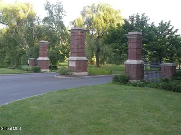 15 Forest Hills Boulevard, Rensselaer, NY 12144